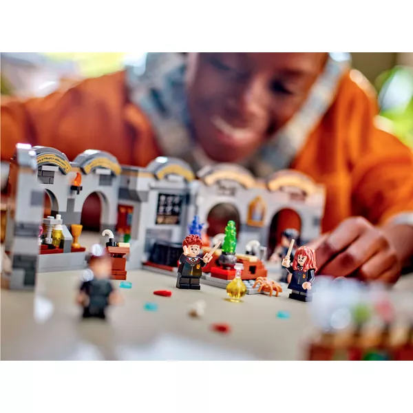 Harry Potter 76431 Замок Хогвартс: Урок зельеварения (Фото 10)