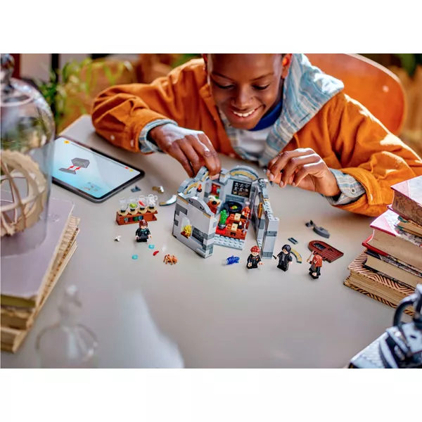 Harry Potter 76431 Замок Хогвартс: Урок зельеварения (Фото 8)