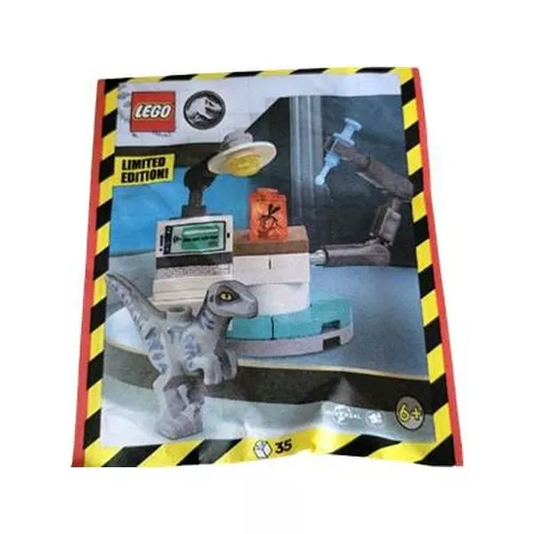 Jurassic World 122405 Velociraptor Baby with DNA Lab