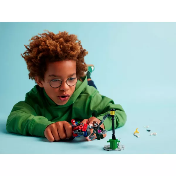 Marvel Super Heroes 76275 Погоня на мотоцикле: Человек-паук против Дока Ока (Фото 4)