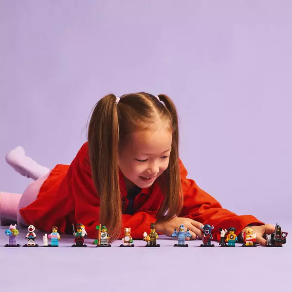 Minifigures 71048-5 Коллекционер игрушек (Фото 6)