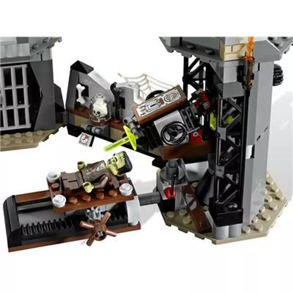 Monster Fighters 9466 The Crazy Scientist & His Monster (Фото 3)