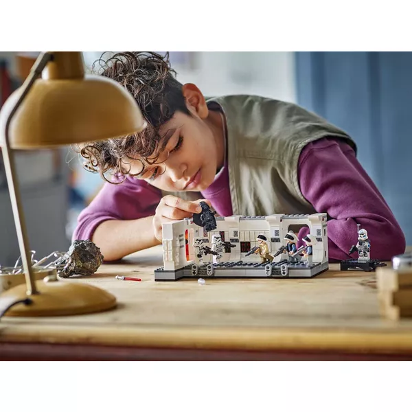 Star Wars 75387 Вторжение на Тантив IV (Фото 8)