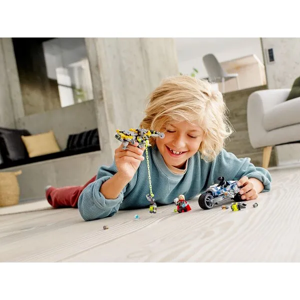 Super Heroes 76142 Мстители: Атака на спортбайке (Фото 3)