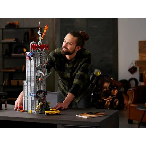 Super Heroes 76178 Редакция Дейли Бьюгл (Фото 3)