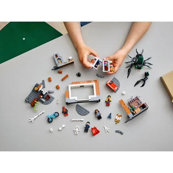 Super Heroes 76185 Человек-Паук в мастерской Санктума (Фото 5)