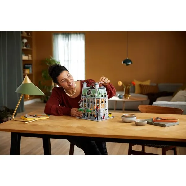 Super Heroes 76218 Санктум Сантронум (Фото 3)