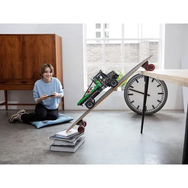 Technic 42129 Полноприводный грузовик-внедорожник Mercedes-Benz Zetros (Фото 8)