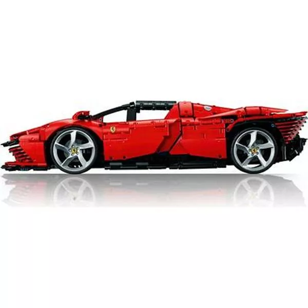 Technic 42143 Ferrari Daytona SP3 (Фото 3)