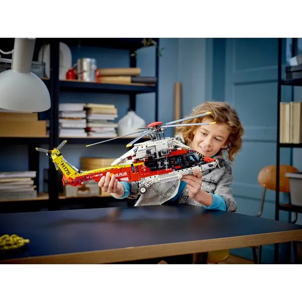 Technic 42145 Спасательный вертолет Airbus H175 (Фото 3)