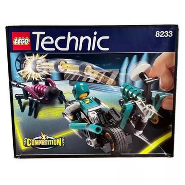 Technic 8233 Blue Thunder vs. The Stinger