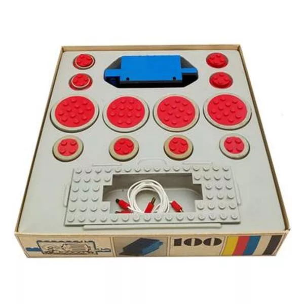 Trains 100 4.5V Motor with Wheels Small